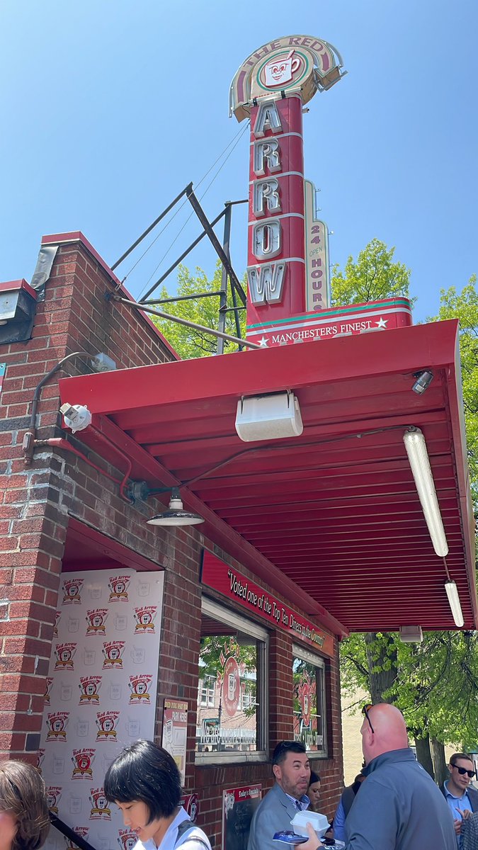 Tara Palmeri on Twitter: "They serve a Trump tower burger at the Red