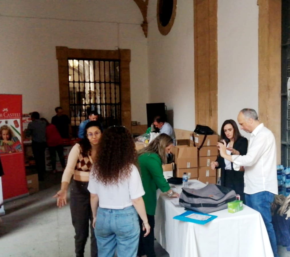 cepcastilleja's tweet photo. AGRADECER👏 el trabajo, dedicación y compromiso de mi equipo del @cepcastilleja en la organización y gestión de las jornadas #UnaDirecciónParaIlusionarte. Aquí un poquito del trabajo que "no se ve"😉  @asadipre @FormacProfAnd @EducaAnd https://t.co/EqtvfoVI7r