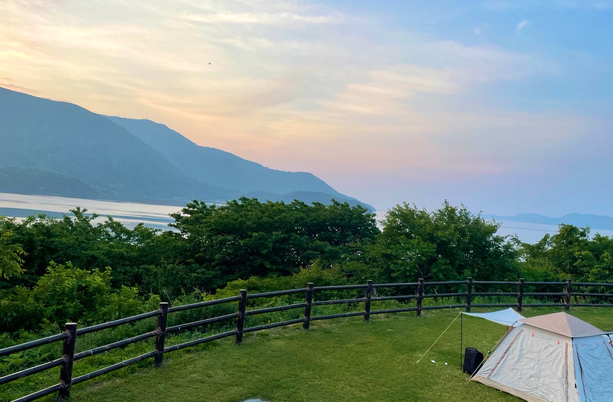 西ノ島に行ってきたよん😚

馬や牛が放牧されてるの🐴🐃
小さい島だからトゥクトゥクをレンタルして二日で周れた🤩
1日目は旅館、2日目はテント⛺️

トゥクトゥク運転して筋肉痛ですw https://t.co/0HpYlOzBX9 https://t.co/Vy7G5JNmAd