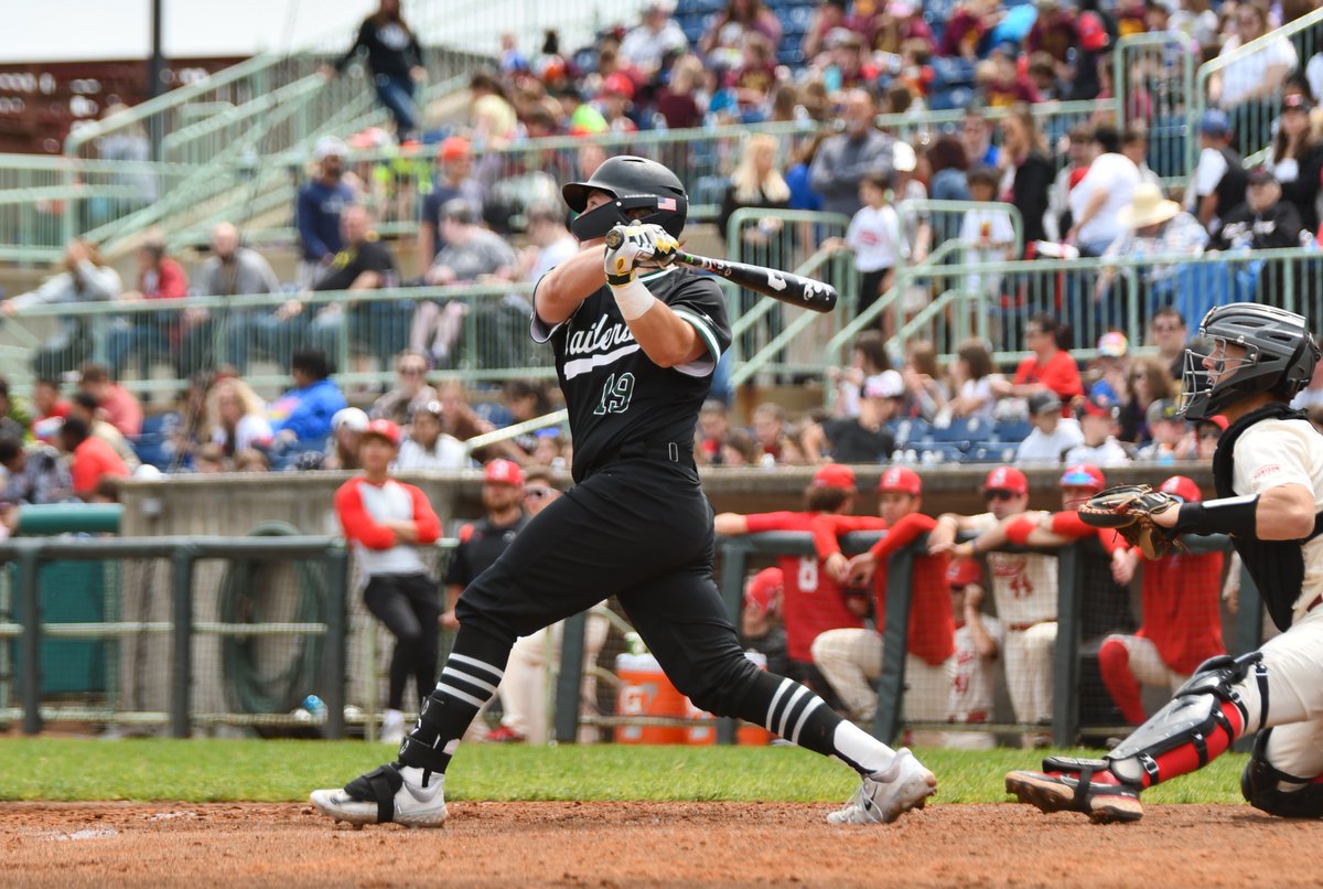 WSURaidergang's tweet photo. The #Raidergang scores twice, while the Penguins plate one run in the fourth. 

@carsonclark21 » RBI single
@_ACB3_ » Sac fly RBI

END 4 | Wright State 2, YSU 4 https://t.co/IWVaMKCT0s