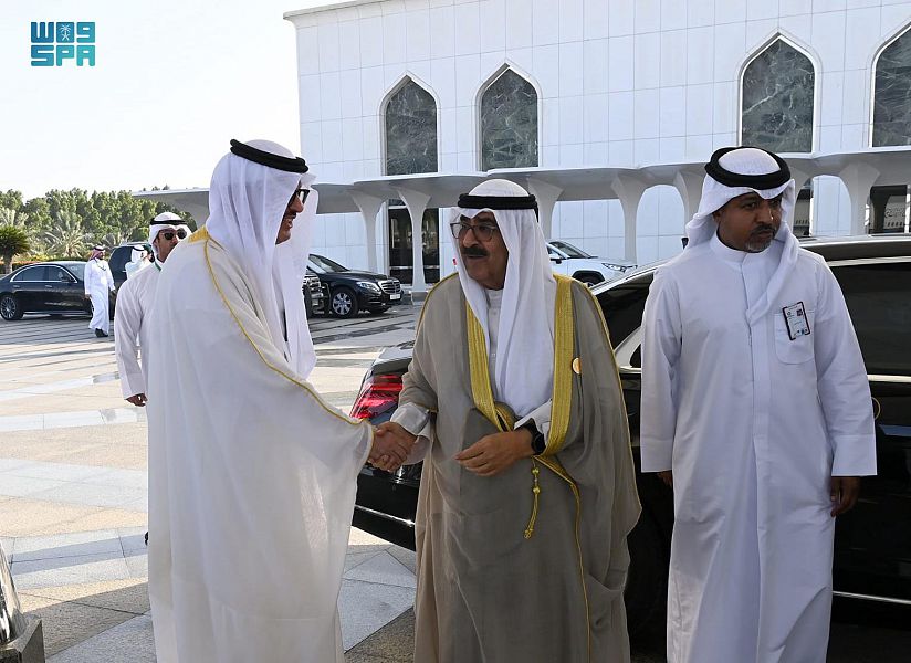 ArabNewsfr's tweet photo. #PHOTO :
Le prince héritier du #Koweït, Cheikh Mishal Al-Ahmad Al-Jaber Al-Sabah, quitte #Djeddah à l'issue du sommet de la #LigueArabe2023 https://t.co/UXzsIHxJGL