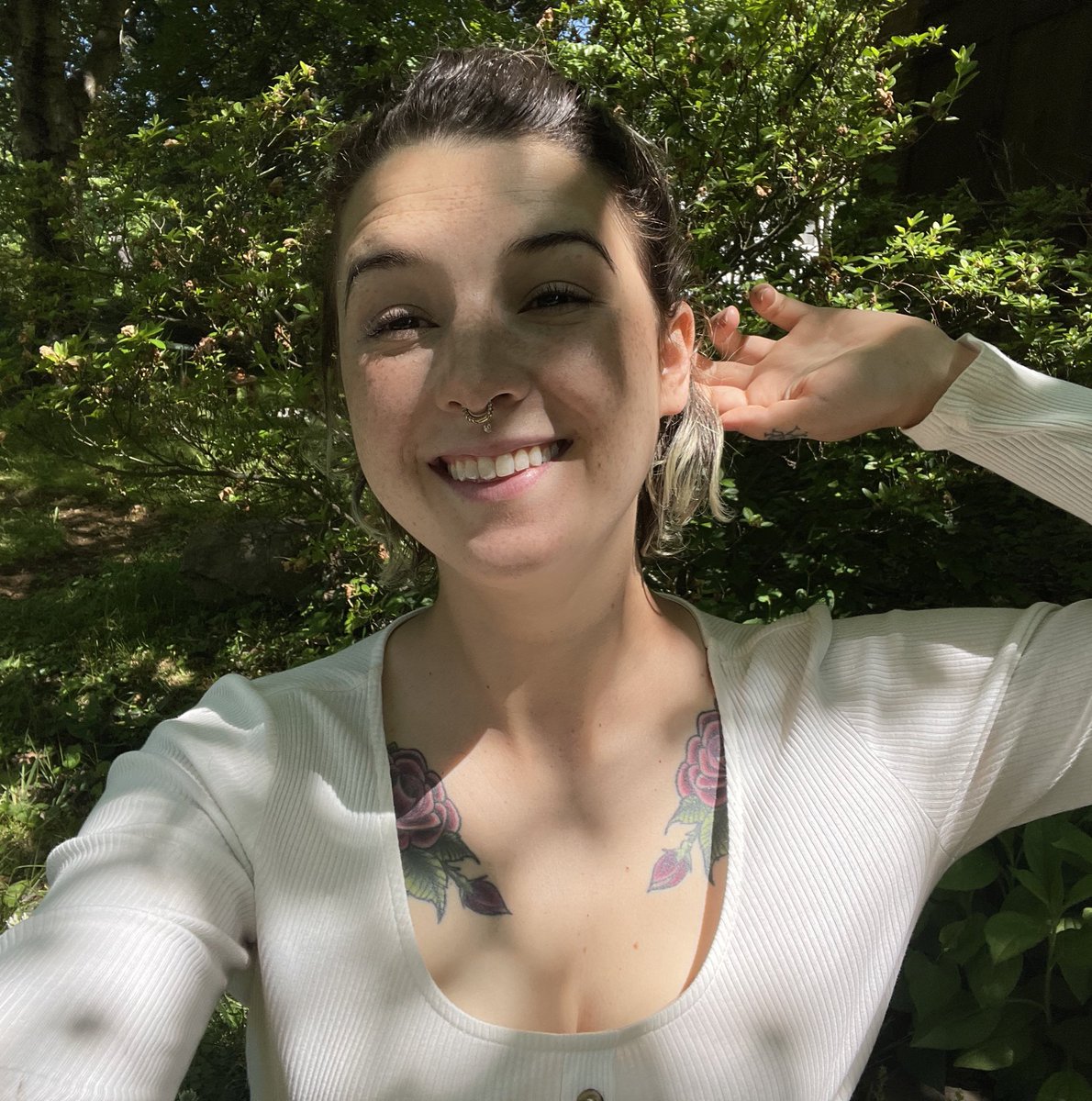 omg hi i’m live with a sunny spring stream playing a gardening game

also so happy to be working with <a href="/Twitch/">Twitch</a> and <a href="/tacobell/">Taco Bell</a> trying a new streamer-read ad feature! 🌮💗🙏🏼