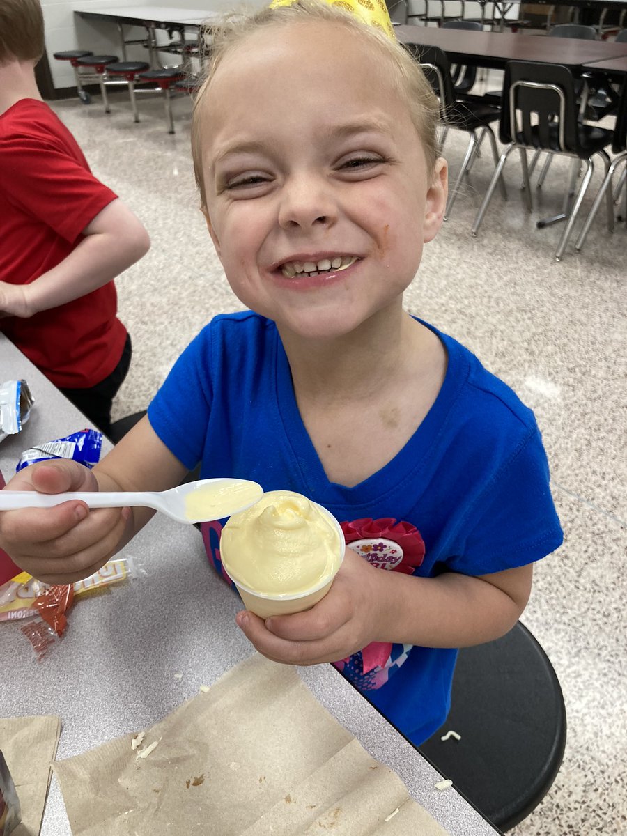 kimberlyared's tweet photo. Happiest early 5th birthday 🥳 to our friend! Her actual birthday is when school ends! @CPElem https://t.co/butJpX2p3J