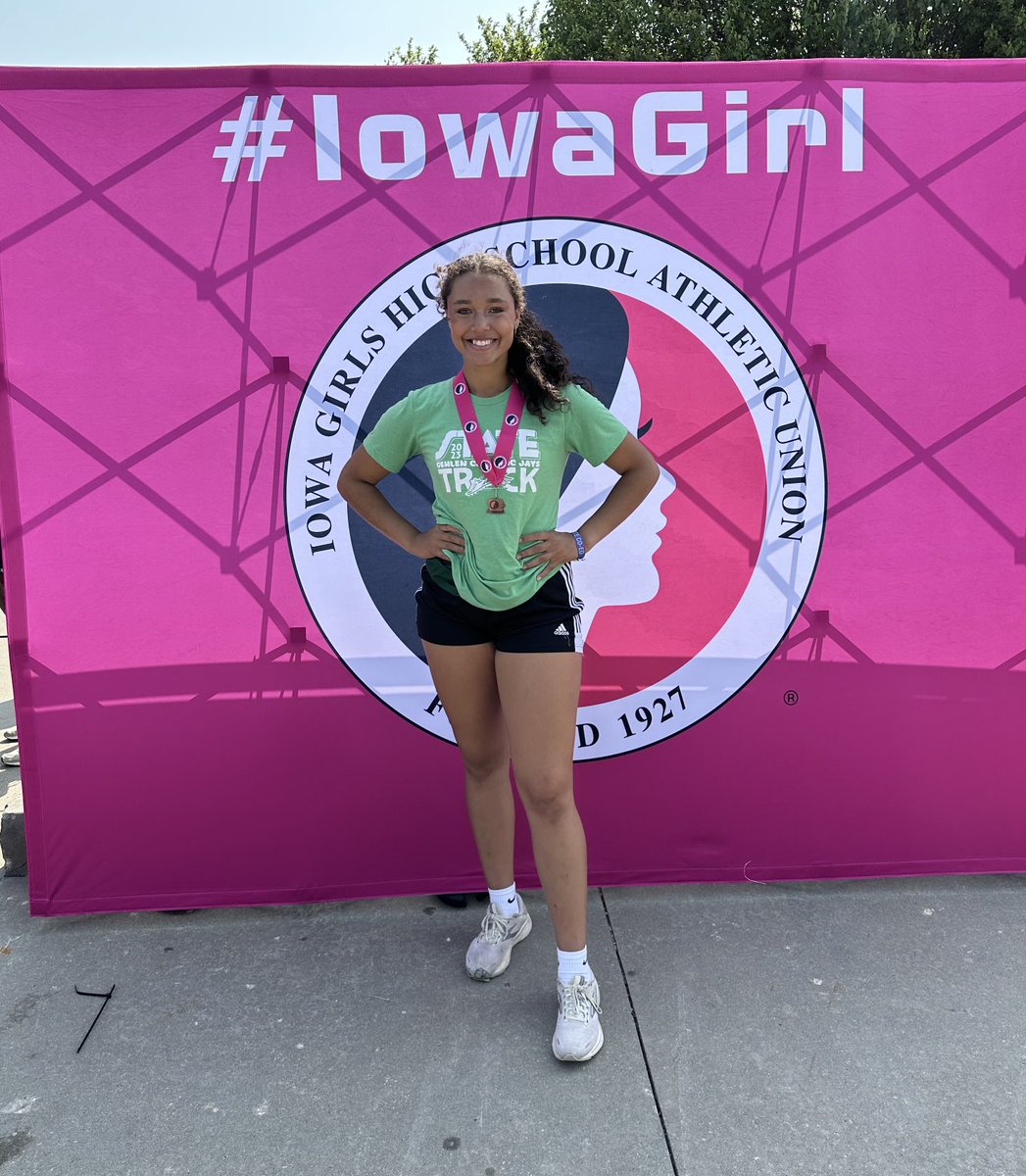 LWhitehead333's tweet photo. We are so proud of this girl!  She finished her high school sports career placing 7th in the class 1A discus throwing 113’. Way to go Miyah Whitehead on representing Gehlen Catholic!! #IowaGirl https://t.co/lSFXDpDGXF