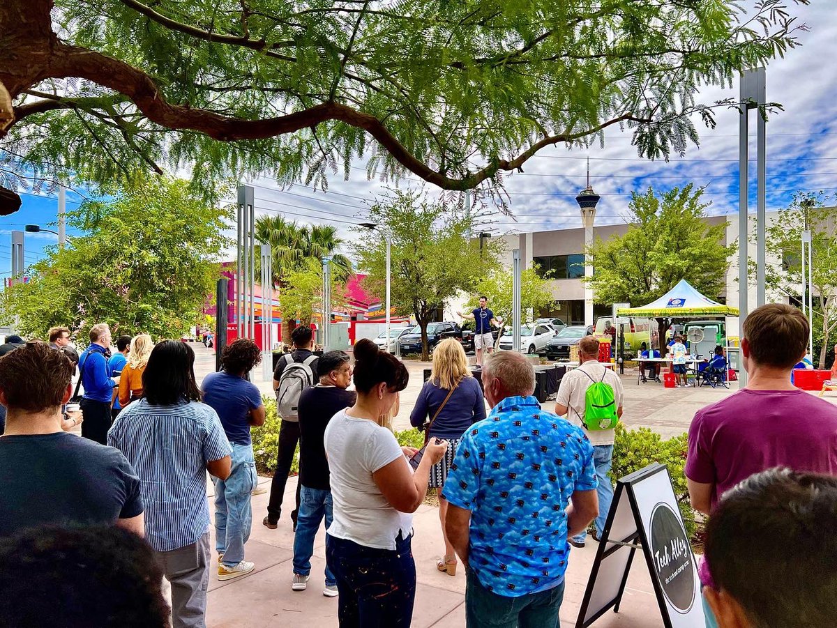 CityOfLasVegas's tweet image. Happy 2nd anniversary to @TechAlleyEvents 🥳
Tech Alley brings the tech and startup communities together to share knowledge, network, and engage the Vegas entrepreneur ecosystem.
Held in the heart of the Arts District, the event will host fifteen meetups covering AI, Personal…