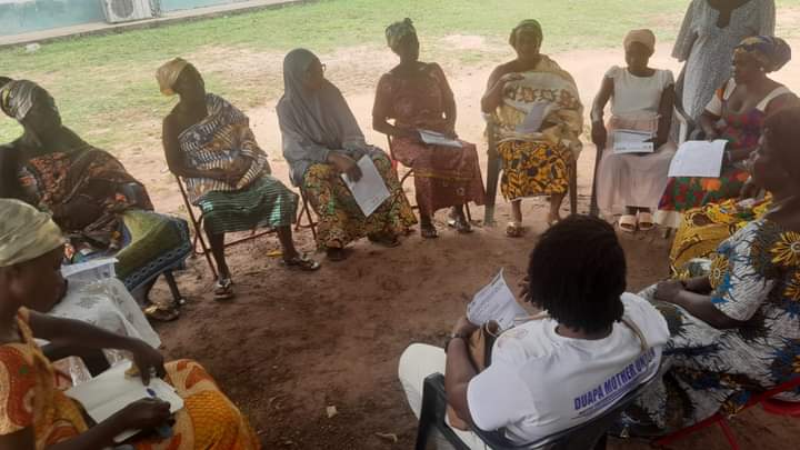 STARGhana's tweet photo. Duapa Mothers Union engages #Queenmothers in the Sene West District, Bono East Region as champions of #change #inclusion agents. 
The project is under the @STARGhana Actions for Voice and #Inclusive Development (AVID) project with support from the @Hewlett_Found https://t.co/7zaQwliy0o
