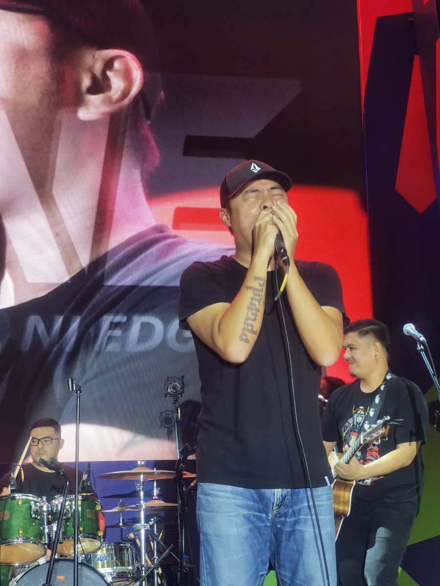 JaoloBio's tweet image. Maraming Salamat Sir @chitomirandajr sa solid na performance sa Unilab Bayanihan 2023! Parokya ni Edgar in the house! Get well soon kay sir Gab! 🙏💙

#ChitoMiranda #ParokyaNiEdgar #Unilab #Bayanihan2023