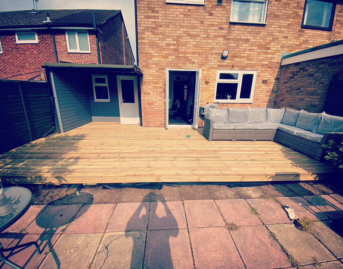 Decking just in time for summer ☀️ 😊
#flynnjoiners #decking #hull #joinery #carpentry #summer