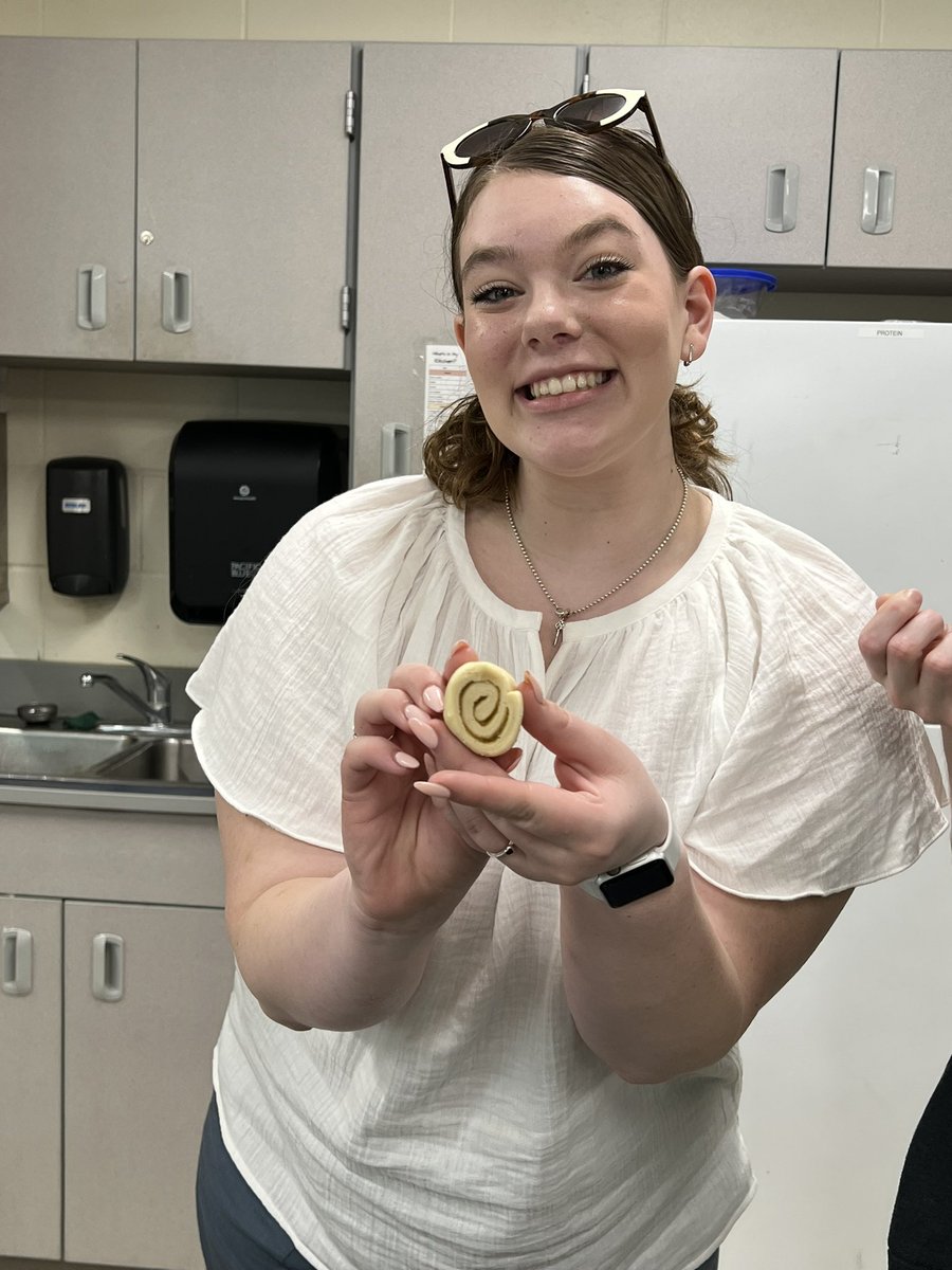 mrs_breiter's tweet photo. The Culinary Skills kids can’t wait for our CINNAMON ROLLS today! Here are pictures of our preparation yesterday. Lots of new skills for most of these students. #SayYestoFCS #MNHSFCS #Proud2bMPS https://t.co/vu0MPZfdvf