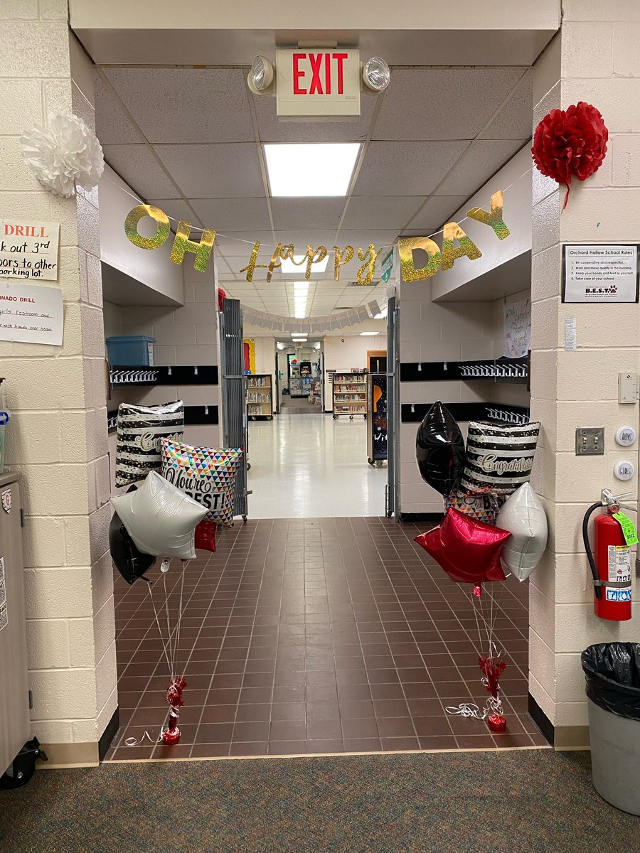 MissSadlik's tweet photo. So honored to have won the Excellence in Team Collaboration Award with my amazing 3rd grade team. Could not imagine working with anyone else every day and so thankful my teammates have become my friends ❤️ https://t.co/4o1d1vHTFA