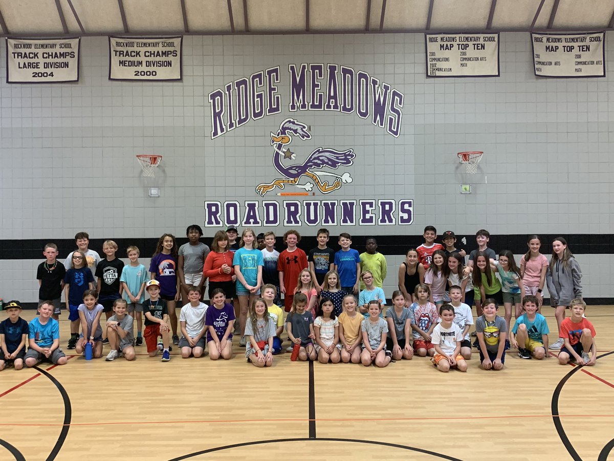 BecknerPE's tweet photo. I’m so incredibly proud of my Fast Feet Running Club! Together, they completed 544.28 miles! Way to work hard and commit to be more fit! @rockwoodschools @PrincipalRM #ridgerocks #elementaryPE #fitkidsfitcommunity https://t.co/VaAumdW6lp
