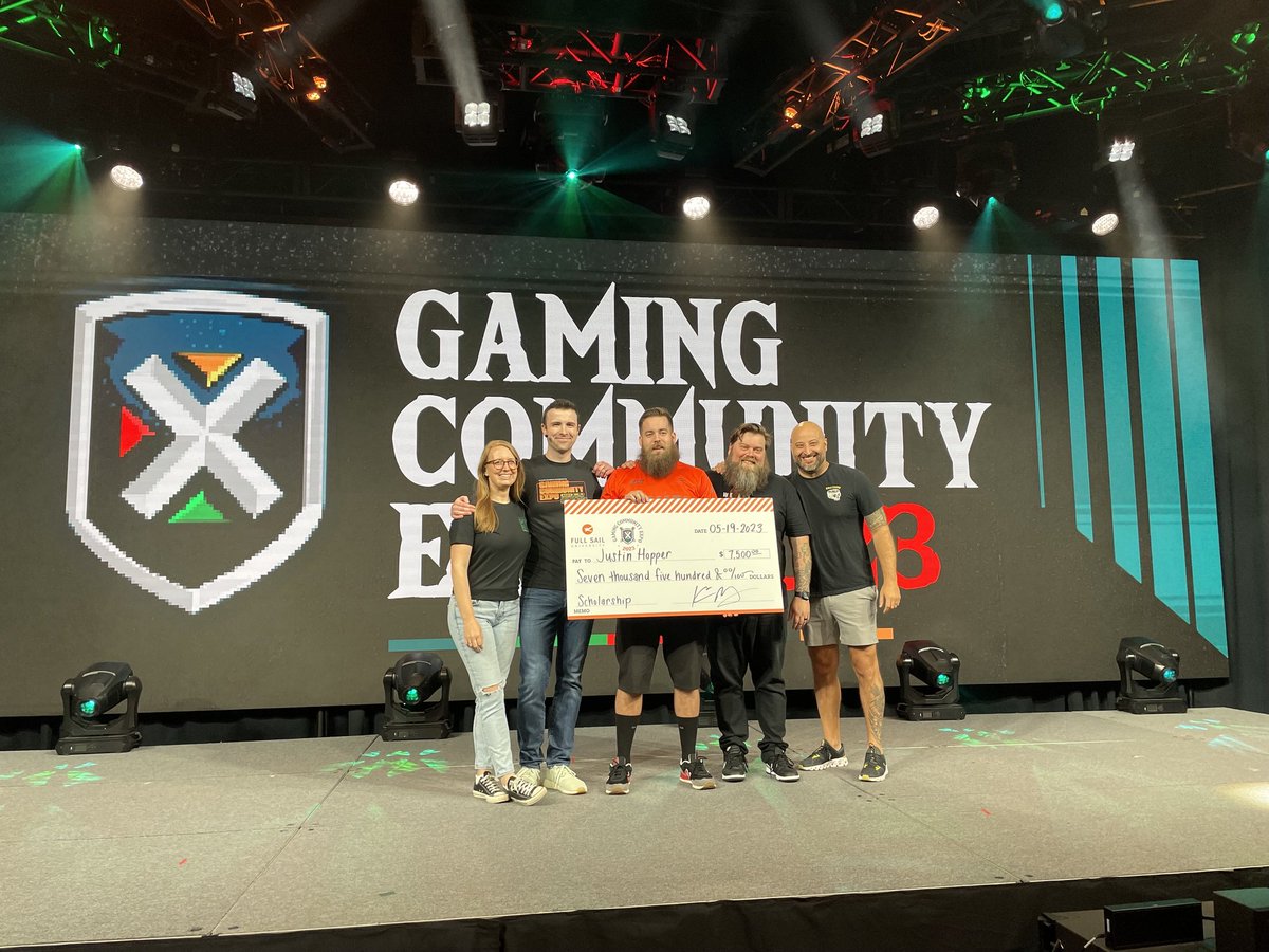 KSE_Hopper's tweet photo. Can NOT believe this happened!
I'm so thankful and didn't even know how to act or hold this thing! 
Thank you again, @DrLupo @MrsDrLupo @GCXEvent @FullSail @Fullsailarmada 
I'm super fired up to keep streaming and doing charity events!! https://t.co/JF5We2oZId