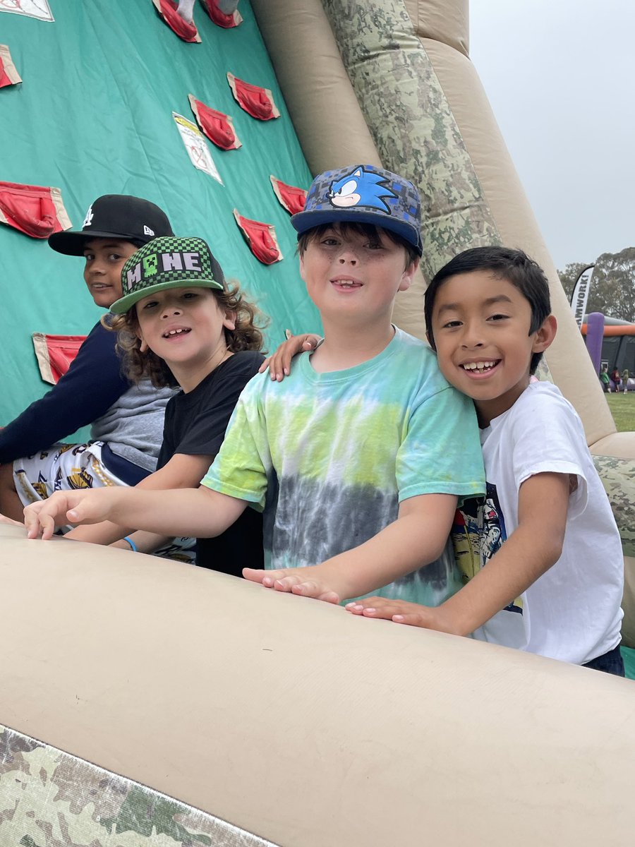 DavidsonMViT's tweet photo. Day of Awesomeness @MountainViewPTA #simivalleyusd #mvitsimi #thirdgraderocks https://t.co/qONTefuxoF