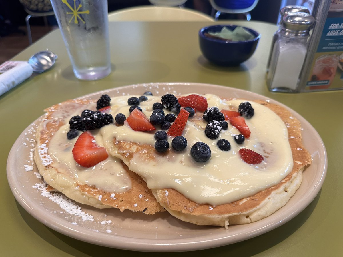 threshrApp's tweet photo. ☕️GM☕️

Are you a waffle or a pancake person?!?? https://t.co/pRRzdpqJw6