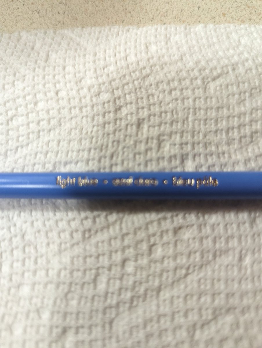 YamiPuppet's tweet image. I think someone is messing up in crayola???? Is this light blue to you?