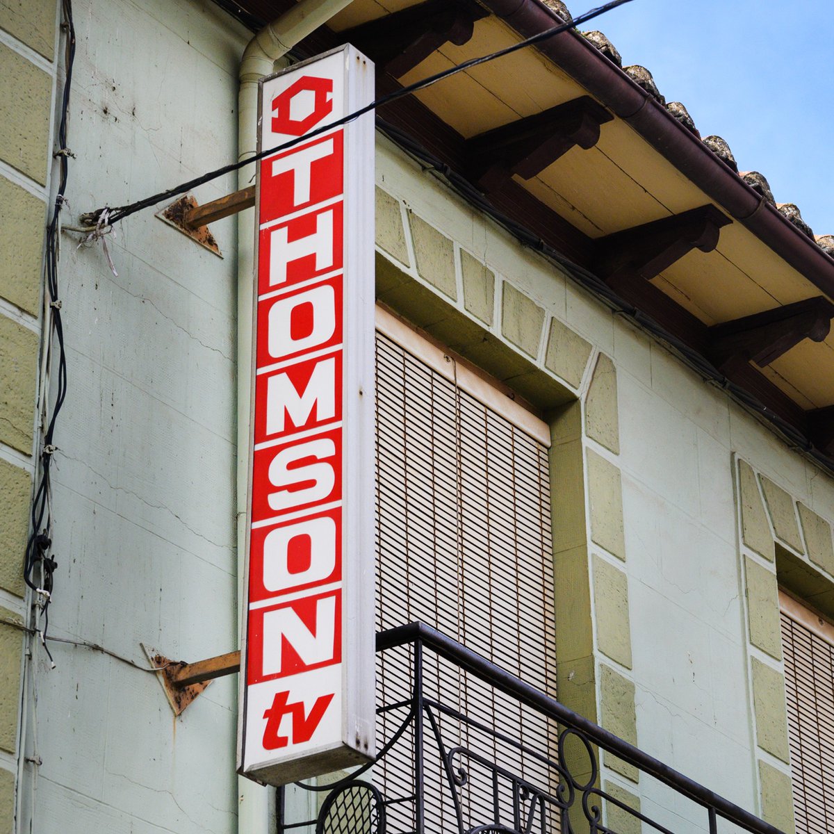 Thomson Tv // Avda. del Órbigo // Benavides de Órbigo // León

Toda la historia, en instagram 👇🏻📸
instagram.com/ele.mayuscula.…

Foto: <a href="/Txema_Ramos/">Txema Ramos</a> 

<a href="/patrimografico/">Red Ibérica en Defensa del Patrimonio Gráfico</a> #patrimoniografico #leonesp #rotulandia #tipografías #rótulos #fotografía