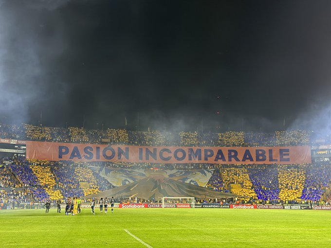 Jijs91's tweet photo. Se lució @LIBRESYLOKOS este torneo con los recibimientos tomando en cuenta tantas restricciones.  Ojala el resto de las aficiones se pusieran las pilas, pero la cultura aquí es solo tirar mierda en lugar de una autocrítica y mejorar. https://t.co/ANQA1PSuSF