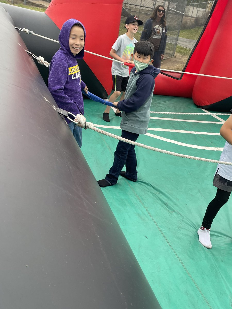 DavidsonMViT's tweet photo. Day of Awesomeness @MountainViewPTA #simivalleyusd #mvitsimi #thirdgraderocks https://t.co/QhBBxJLqsu