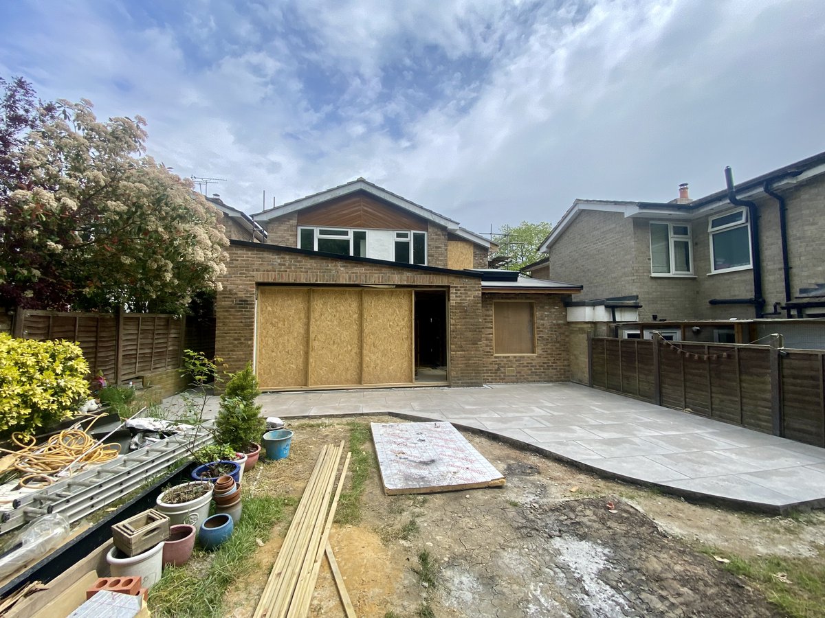 bliss_ltd's tweet photo. Amazing to see the speedy progress of this rear and side extension in #Oxted #Surrey
The rear elevation features a "cheese wedge" style #singlestoreyextension, just to be a little different and it already looks fantastic. 
The ground floor family space is going to be huge. https://t.co/Y4pSkS1hVh