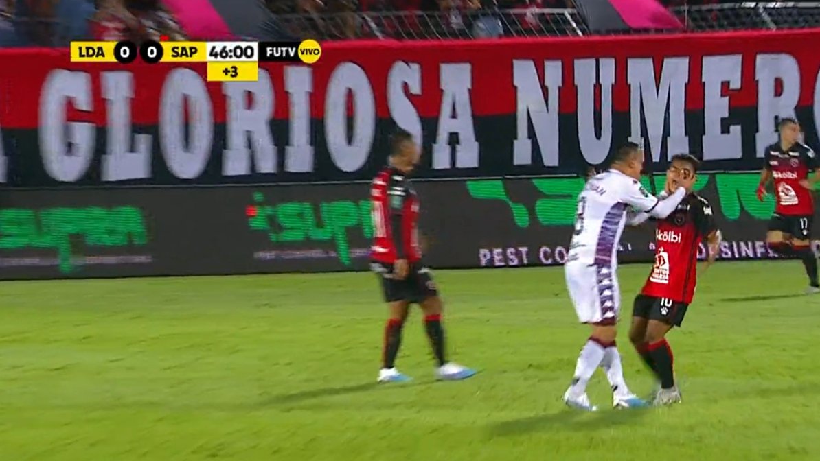 tdmascrc's tweet image. "Por ser culpable de de conducta violenta al cometer un acto de brutalidad al meter los dedos entre los ojos de un adversario", el informe arbitral sobre David Guzmán