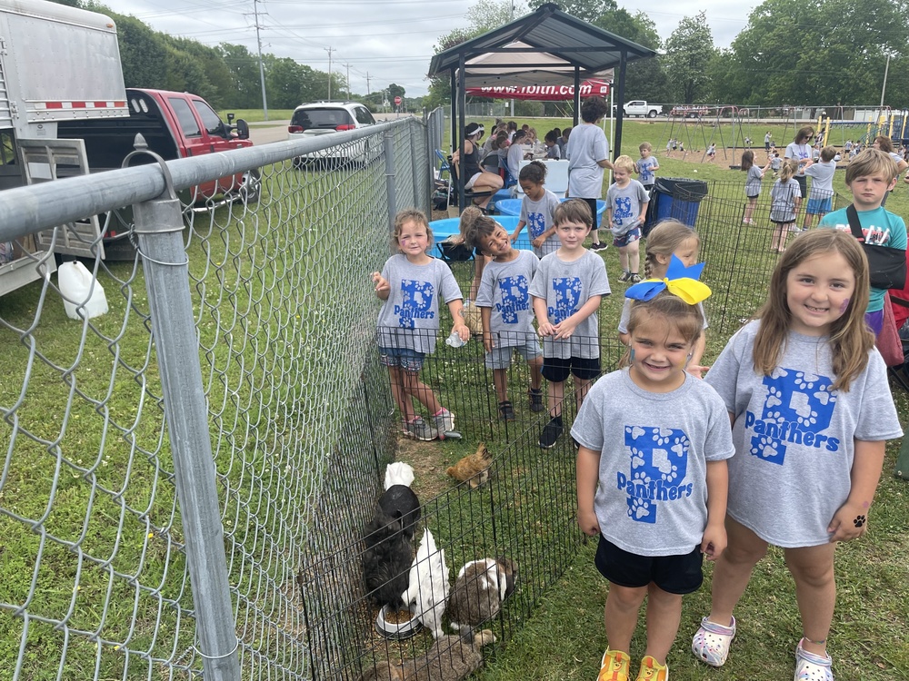 Pes hosts paws celebration day with petting zoo decaturcountyschools.com/article/112256…