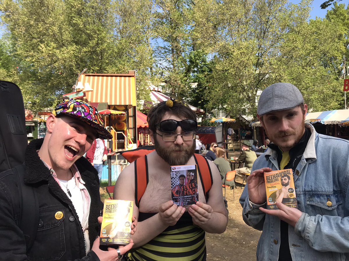 🎵We gonna rock down to Caravanserai 
Would you like a flyer? 🎵

Ran into the beeeautiful Stephen Catling @CaravanseraiBTN 

#brighton #whatsonbrighton  #brightonandhove #whatsonbrightonandhove #spokenword #music #comedy #whatsonsussex #brightonfringe #JourneyIntoFringe