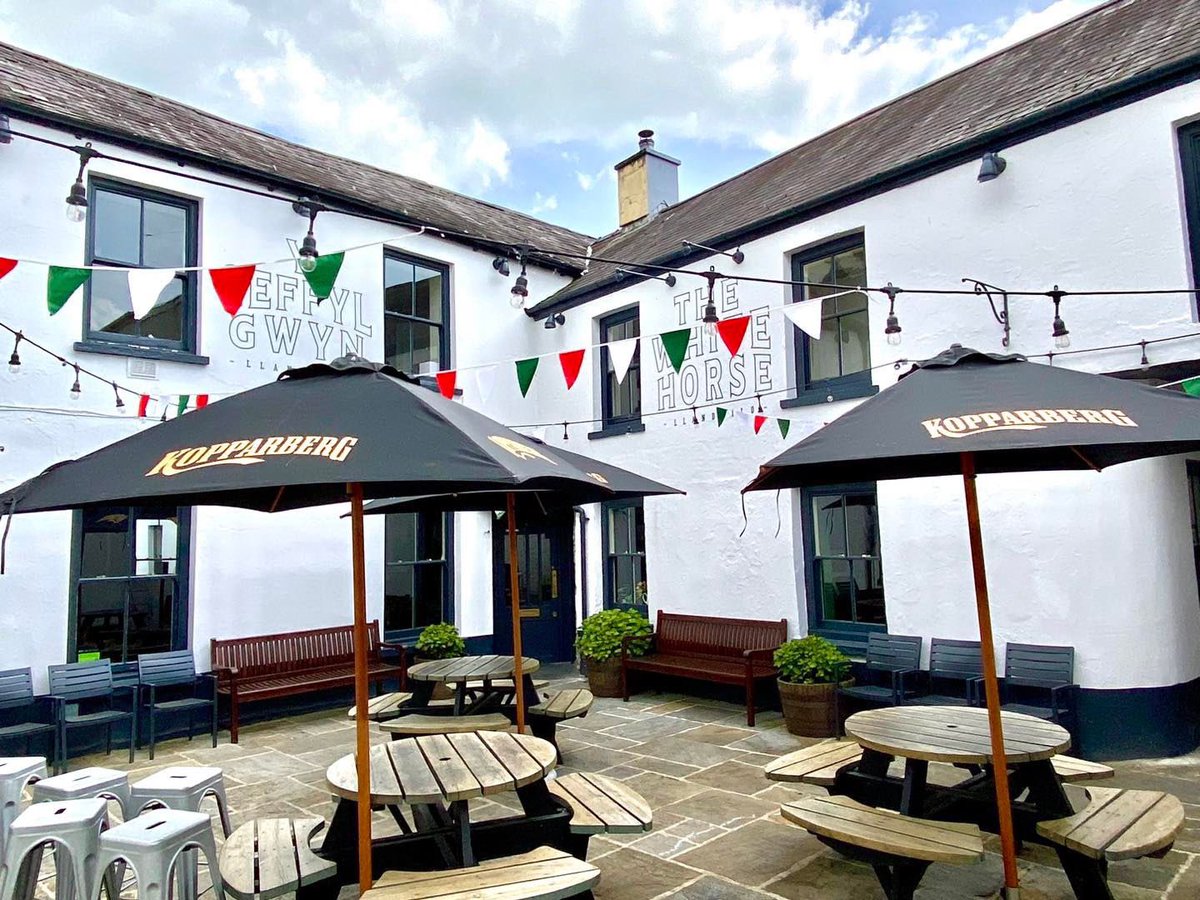 Fun in the sun this weekend ☀️ join us for a drink or 2 in our lovely courtyard 😊