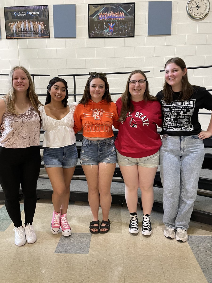 TVGirlsGroup's tweet photo. Today is the seniors last day of high school! 
We will miss you all so much and we appreciate everything you've done for this group
It's hard to say goodbye but we know that you all will go far and shine bright
You will always have a home here, please come back and visit!
💙💛 https://t.co/VUiJjsZ6CT