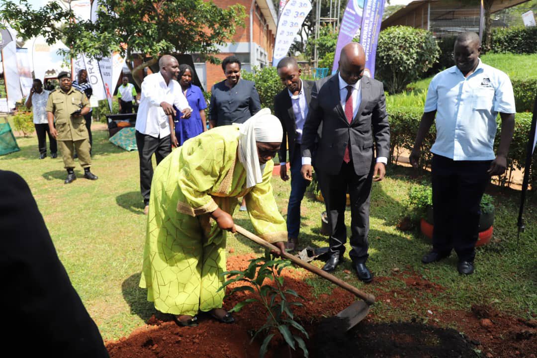 Dr. Nelson Musoba (@nelsonmusoba) on Twitter photo Today Uganda joined the rest of the world to remember those we lost to HIV/AIDS through the National Candlelight Event at Kitante Primary School. The VP HE <a href="/jessica_alupo/">Vice President Jessica Alupo</a> represented by Hon Hajati Kabanda reaffirmed Govts commitment in all efforts to end AIDS. Today Uganda joined the rest of the world to remember those we lost to HIV/AIDS through the National Candlelight Event at Kitante Primary School. The VP HE <a href="/jessica_alupo/">Vice President Jessica Alupo</a> represented by Hon Hajati Kabanda reaffirmed Govts commitment in all efforts to end AIDS.