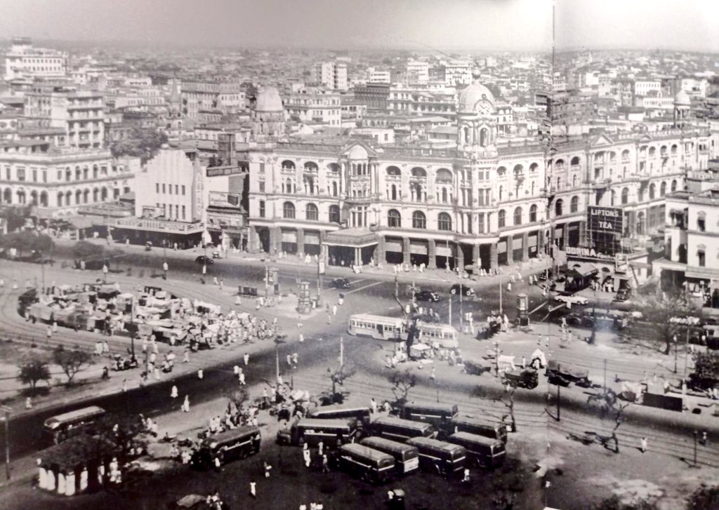 IndiaHistorypic's tweet photo. Calcutta In 1948

(Photo :: Book - Calcutta 1940-1970 In Photographs of Jayant Patel/@niyogibooks) https://t.co/aExT2R3D9c
