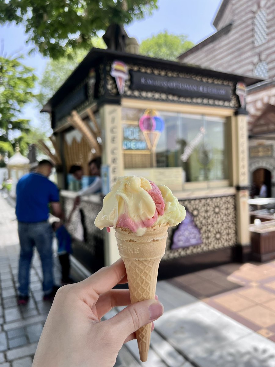 Blogsbyfa's tweet image. There’s nothing like a yummy Turkish ice cream on a warm day. ☀️🕌 🇹🇷 This one’s from Kmaras Ottomon near the Blue Mosque in Istanbul, they had amazing flavours. 🍋🍓 #bluemosque #turkishicecream #visitturkey #sultanahmet #sultanahmetmosque