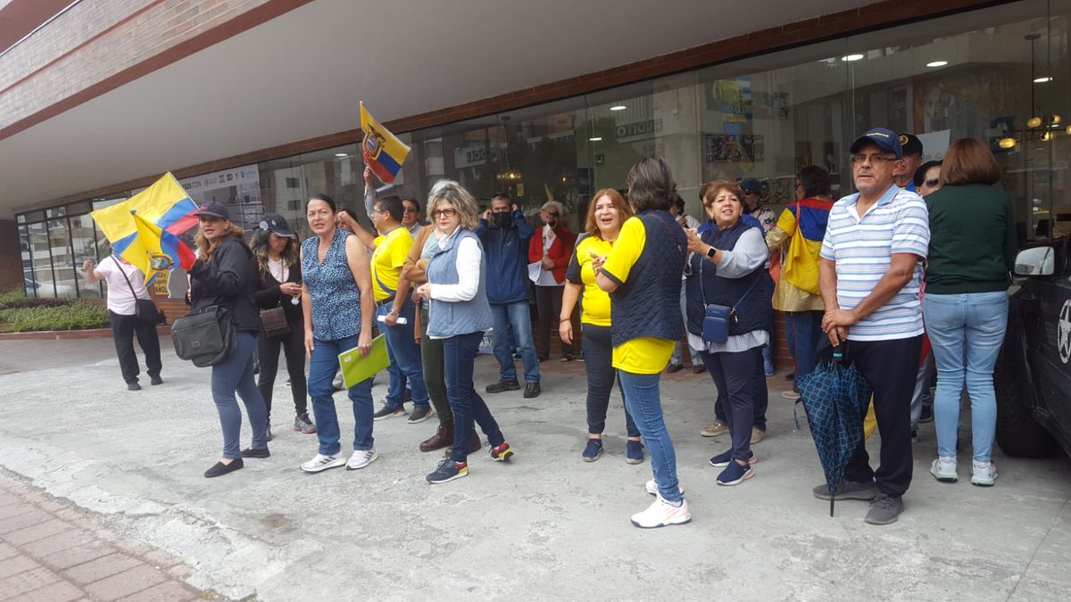 Hoy . Un grupo de valientes en el CNE . Sigamos su ejemplo