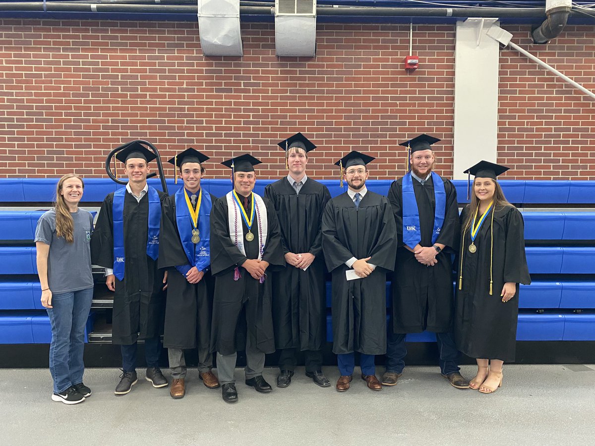 What a beautiful day to be celebrating grads @UNKearney, especially this fine group of #Agribusiness students! 

#LoperPride #BeBlueGoldBold #congrats