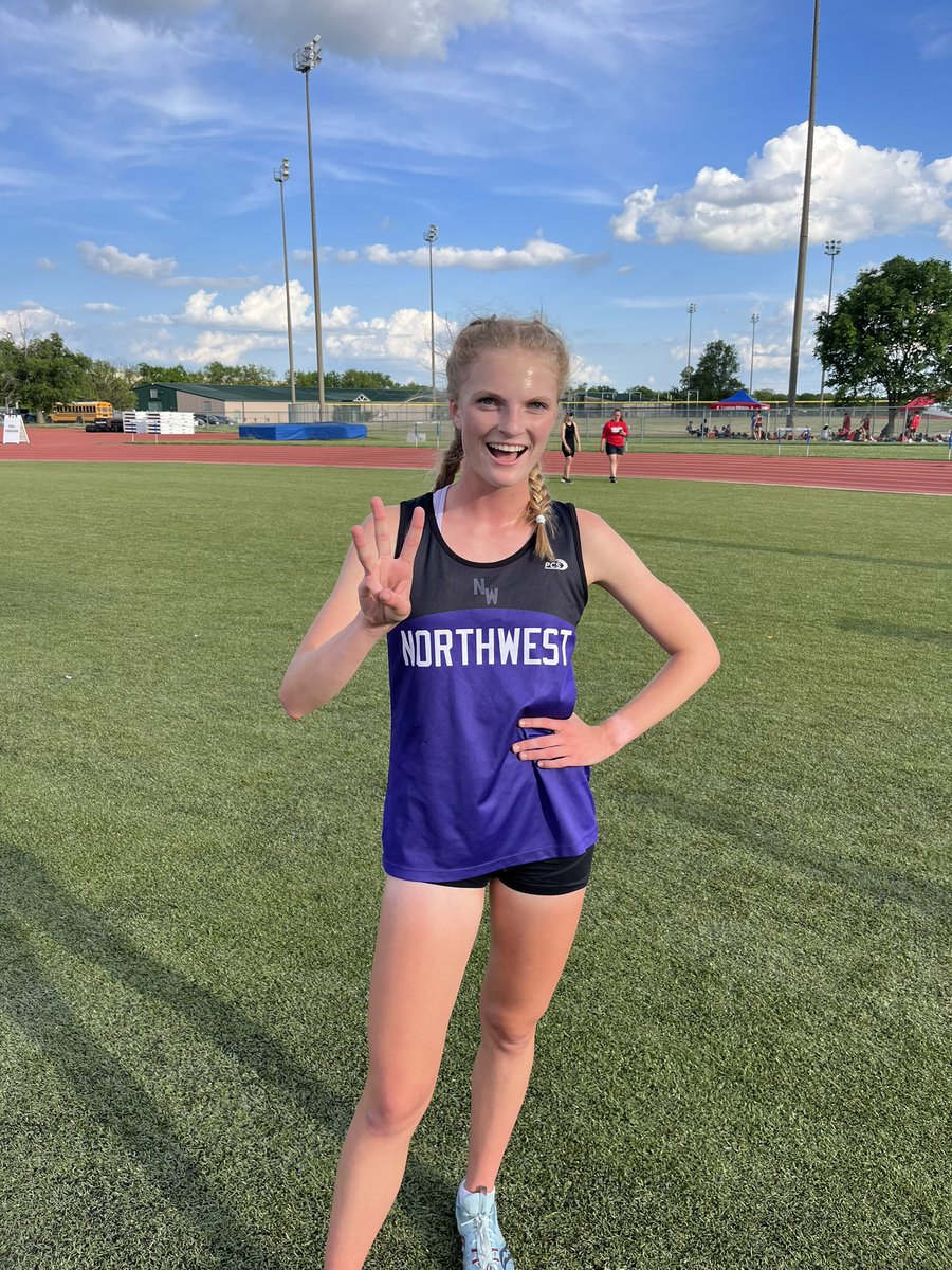 Laya Erickson places 3rd in the 1600m, punching her ticket to state!!