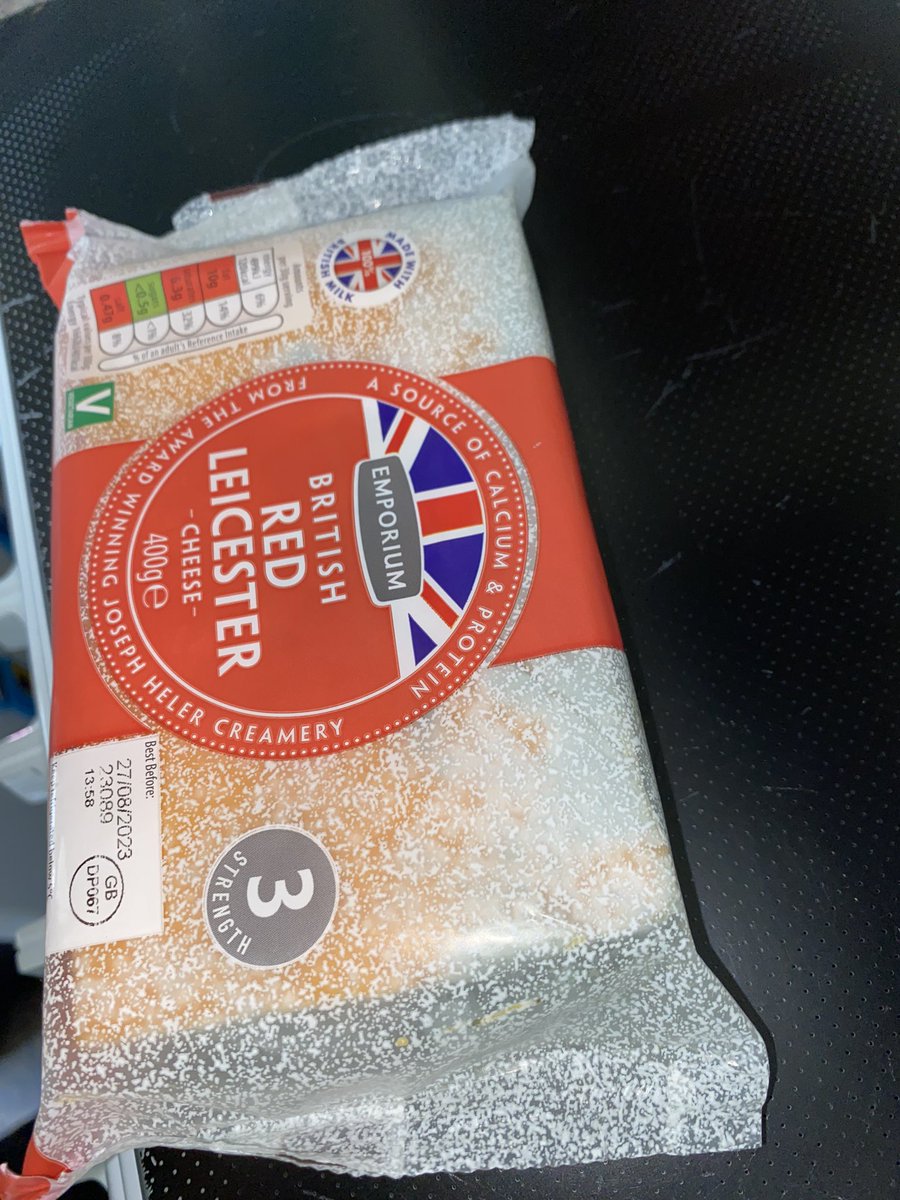 Jobee_Wan's tweet photo. @AldiUK why is my sealed cheese, best before 27th august,mouldy in its packet? Bought a few days ago 🤢 https://t.co/KRVqGKsRSW