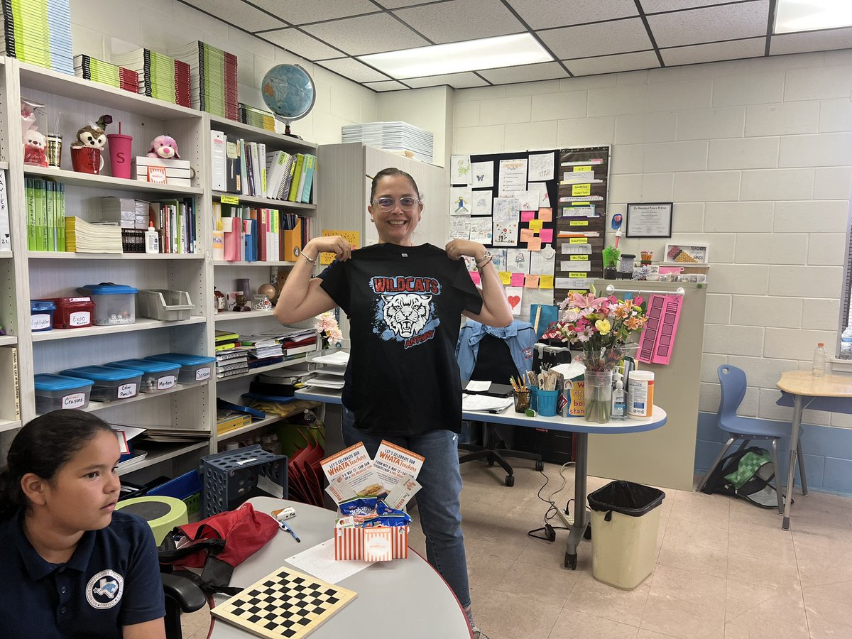 Michell10296825's tweet photo. PBIS celebration for teachers at AES! Our top teachers using PBIS to reward our students! Great job! @DeLaTorreJ17 @ERendon14 @_AnthonyISD @AnthonyES_TX https://t.co/oAdgQmZzJI