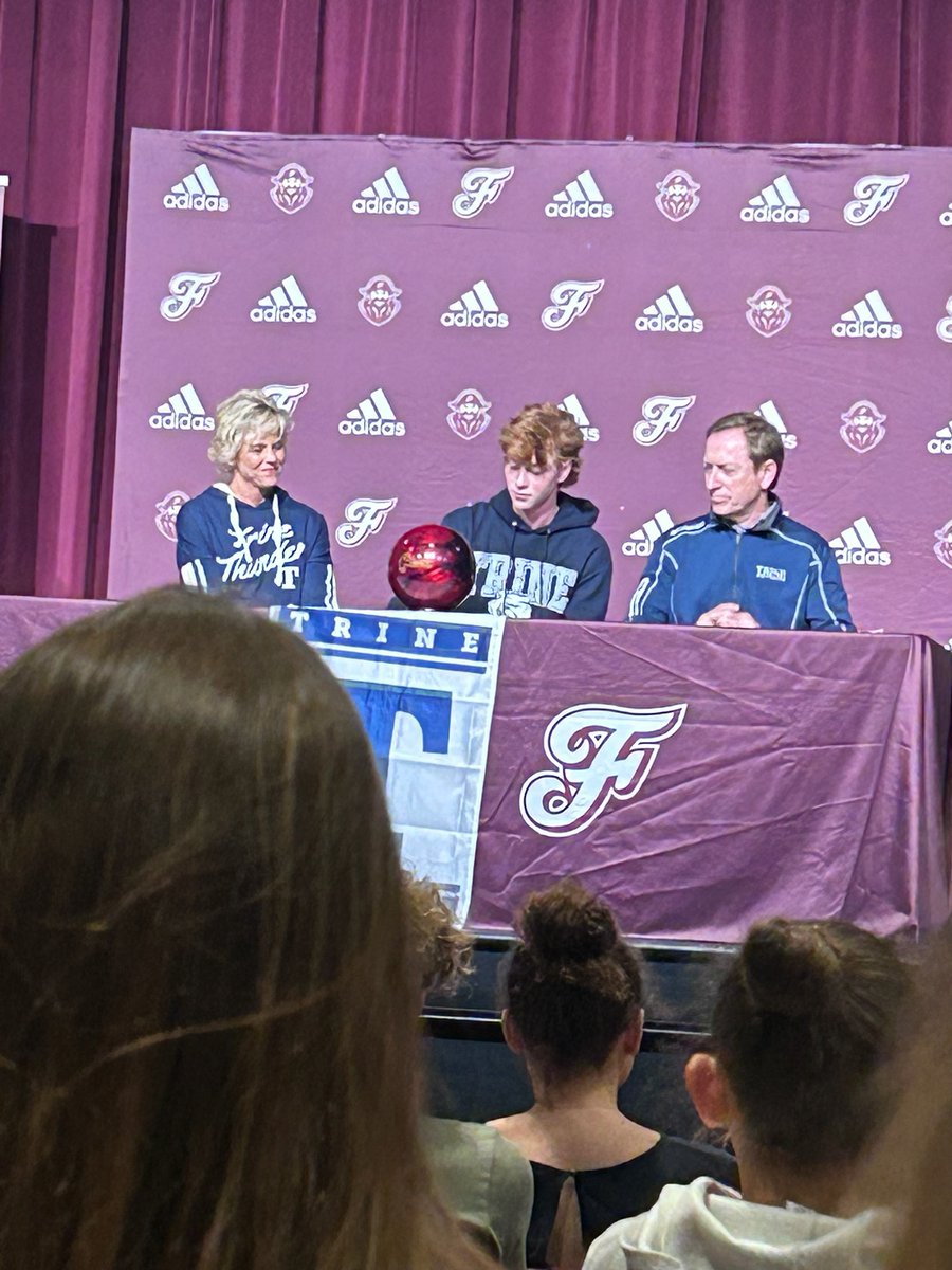 wcsFHSbowling's tweet photo. Big week for Franklin high bowling. Brayden Didier officially signs with Trine University. I'm sure Brayden will make us proud at the next level! https://t.co/SXkZRtECvD