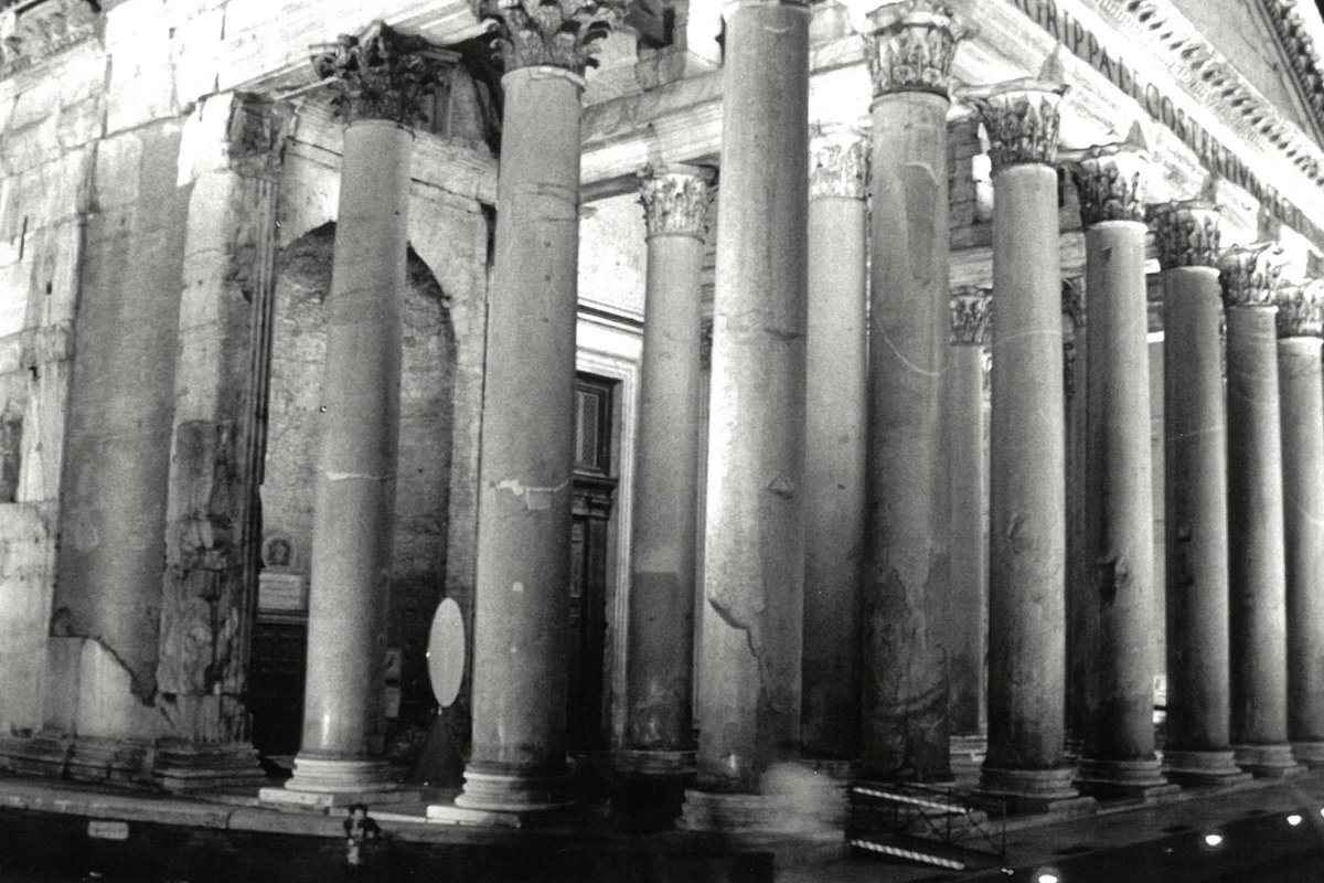 VandeMdna's tweet image. Le colonne e la padella
#Roma in #pellicola
#blackandwhitephotography 
#Pantheon #meravigliaitalia