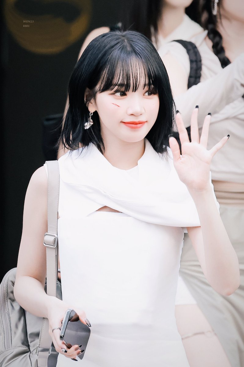 230519

#KIMCHAEWON #CHAEWON #김채원 #채원 #LE_SSERAFIM #르세라핌