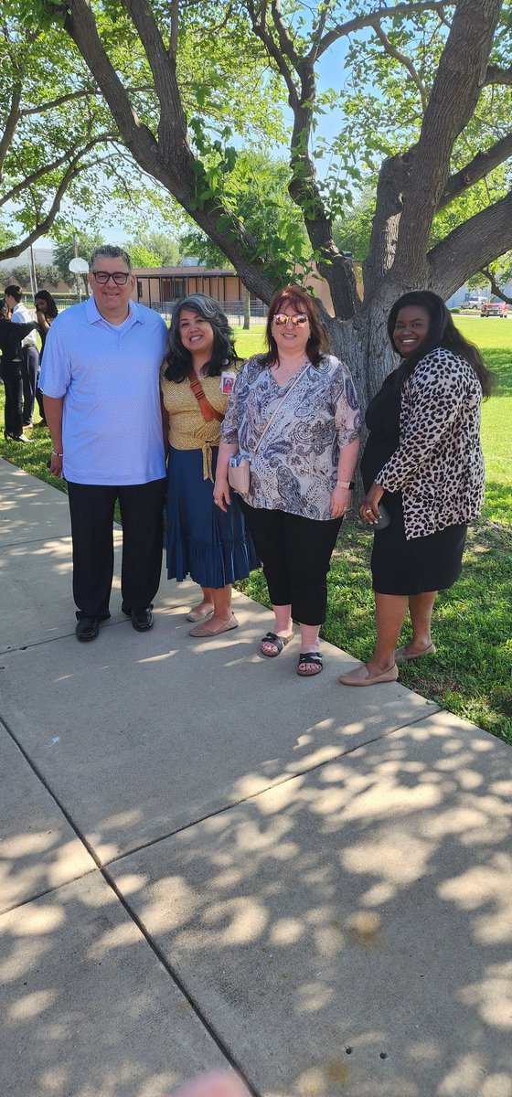 It is a gorgeous day for our Awards and Talent Show! <a href="/NewTechCoppell/">New Tech High @ Coppell</a> @llc_newtech
