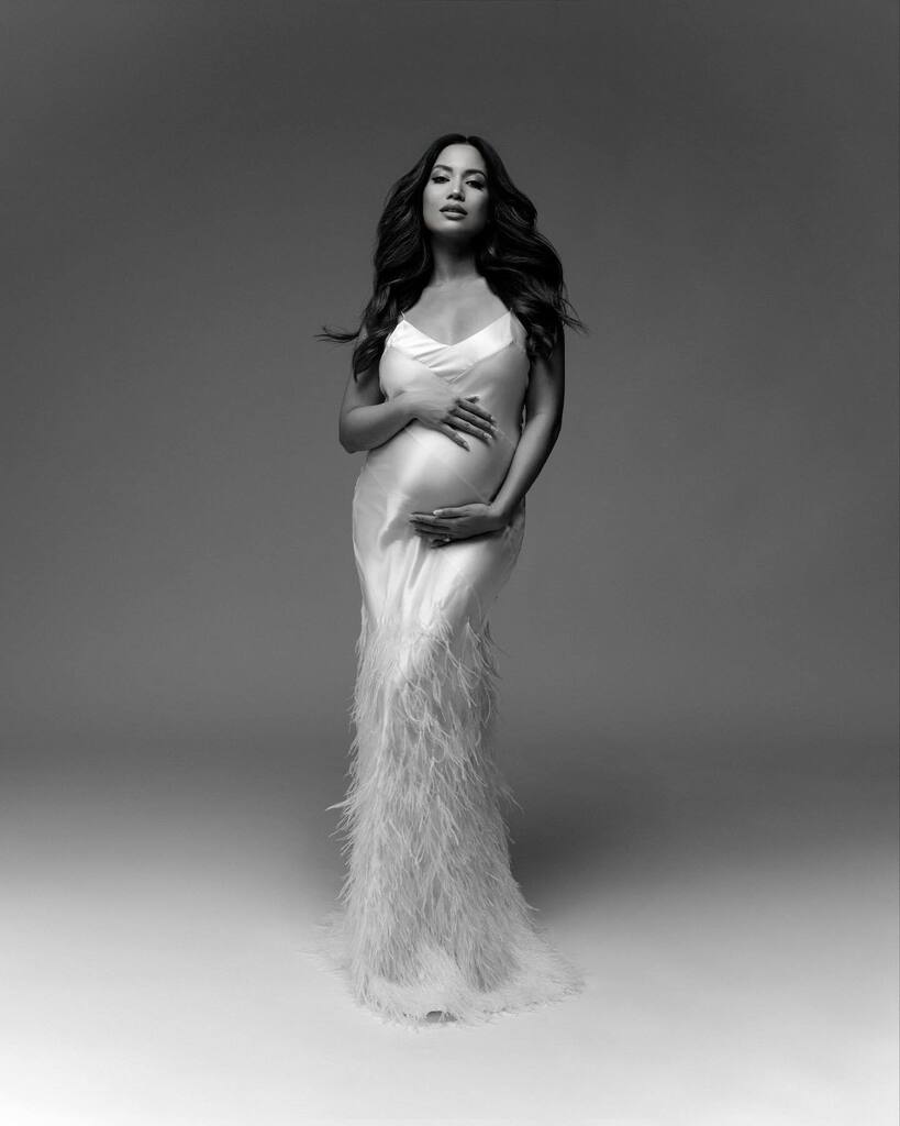 Mother 🦢 I’m not sure what I thought being a mom would be like… I dreamed of the play dates and cuddles, birthing my little besties, but what I didn’t take into account was how drastic my own transformation would be. Not only physically, but in the d… instagr.am/p/CsboS8eLz3K/