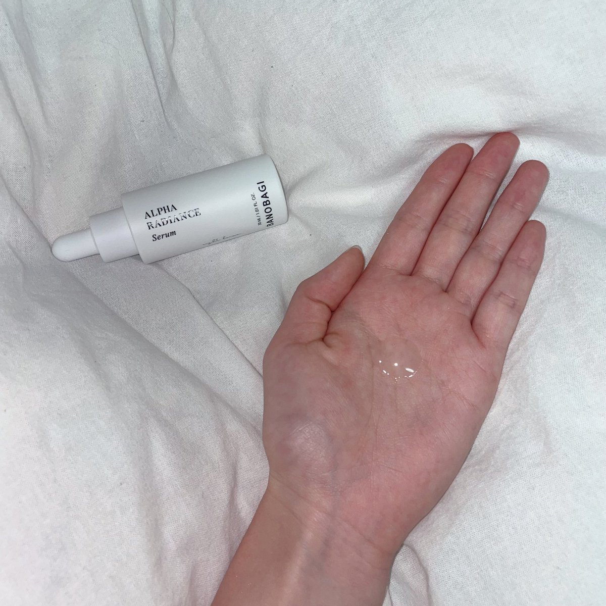 lovehn_'s tweet photo. 【ALPHA RADIANCE Serum＆ALPHA RADIANCE Tone-up cream】

🇰🇷韓国コスメ BANOBAGI様🇰🇷

皮膚科専門医が作ったセラムとトーンアップクリーム👉🏻💗

左手のみ塗布したのですが、透明感upしてるの分かりますか！？🫢

とろみのあるテクスチャーでどちらもおすすめです👍🏻 ̖́-

#BANOBAGI  #韓国コスメ https://t.co/ZxfBJRKwpM