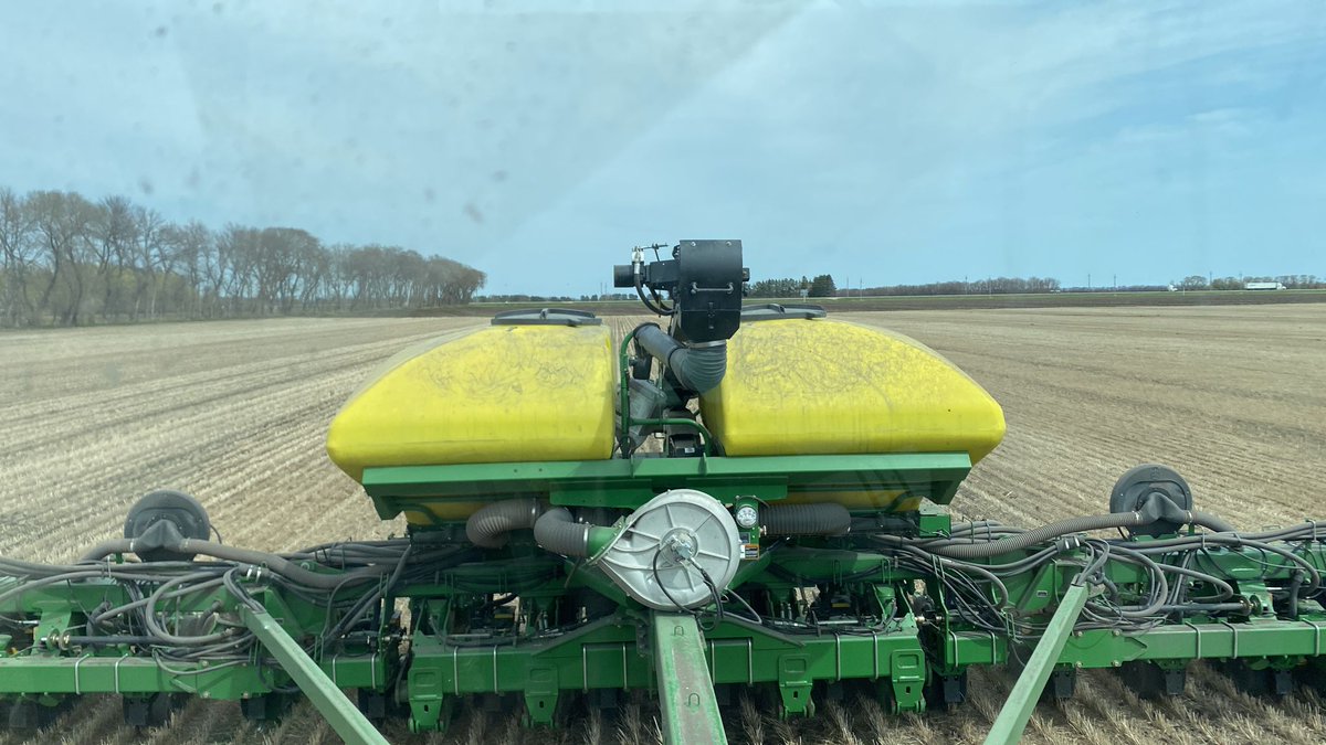 Dloe10's tweet photo. Spring is in the air and things are happening. Thanks for the demo @LMSAgEquipment 👌🏻 https://t.co/5ufOZMKKvL