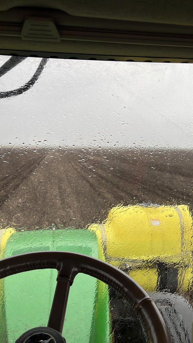 Dloe10's tweet photo. Spring is in the air and things are happening. Thanks for the demo @LMSAgEquipment 👌🏻 https://t.co/5ufOZMKKvL