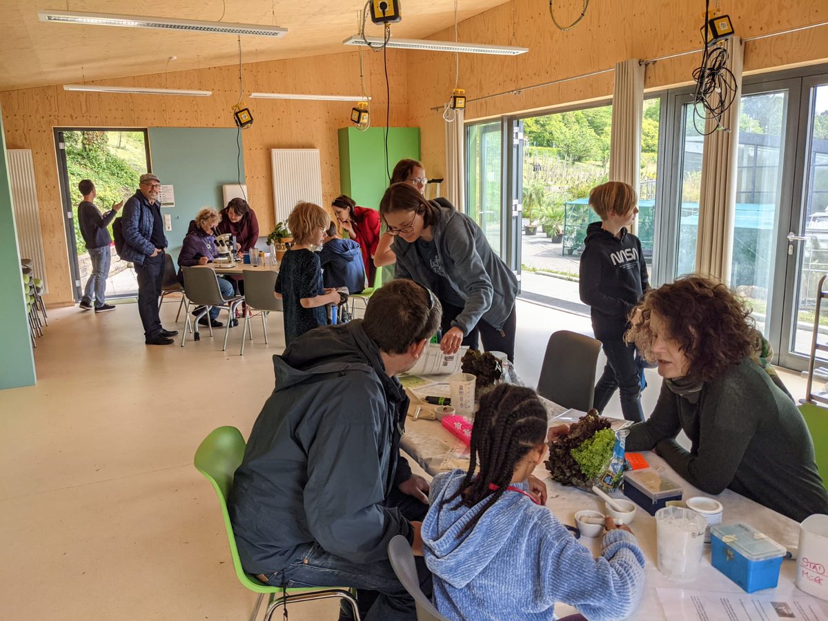 ZMBP_Tuebingen's tweet photo. Thanks to all the organisers and participants who joined us yesterday @tueboga to celebrate the #plantday We had a lot of fun!

Stay tuned for more 🌱 outreach events in Tübingen! https://t.co/hXUlFcVGHM