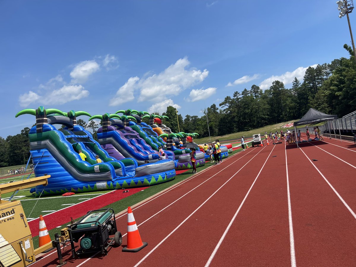 CoachRLandrum's tweet image. This is #fieldday. There is no curriculum that covers this. Not one TEKS. Next time someone says “Stick to reading, writing, &amp;amp; arithmetic” let them know that this goes away. #PublicEd #TXLedge