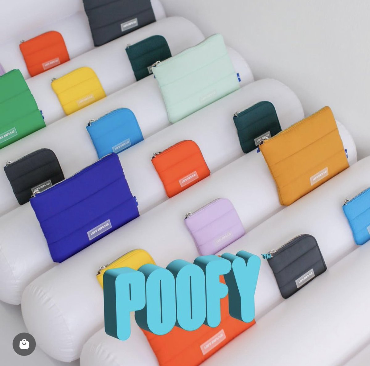 pprawww's tweet photo. #beyondthevines poofy pouch กระเป๋าตังค์นุ��มนิ่มมม☁️ 1,800 บาท https://t.co/dYhA9sADlZ