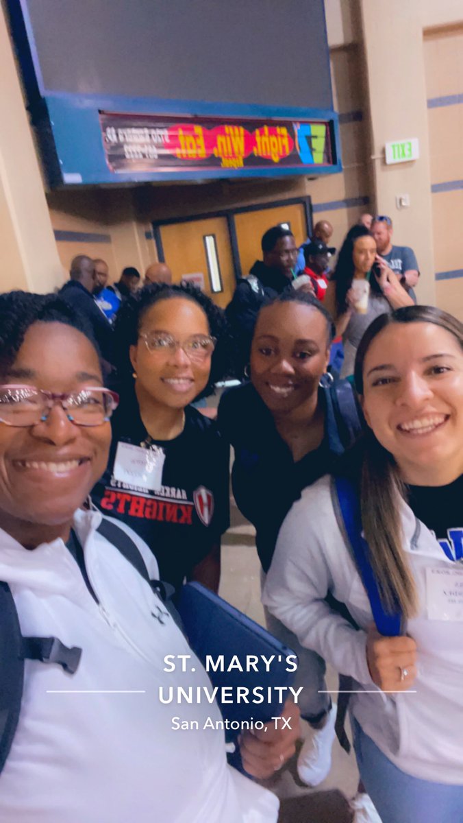 MidwayGirlsBB's tweet image. 1️⃣ Some of our future Texas hoopers demonstrating drills for all of us! @Tabchoops 
2️⃣ Great connecting with Harker Heights Coach Nelson today! #ironsharpensiron #texashoops #promotebasketball @The_Ladyknights