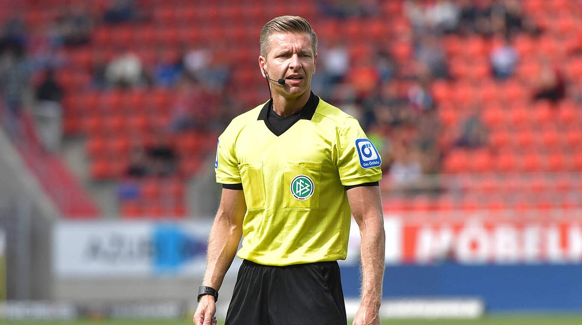 Bundesliga, 33. Spieltag

FC Augsburg - Borussia Dortmund (So., 17:30 Uhr)

🙎🏼‍♂️: Tobias Welz 
🚩: Dr. Martin Thomsen
🚩: Jonas Weickenmeier 
4⃣ : Florian Badstübner 
🖥 : Tobias Stieler 
🖥 : Christian Fischer

#Welz #FCABVB #Bundesliga