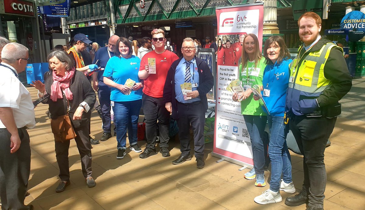 CommRailGeekery's tweet image. Great to be out with @6vtCrp with their “Little Pots of Positivity” project supported by @ScotRail. During #MentalHealthAwarenessWeek we were handing out some lovely leaflets and badges encouraging people to talk about mental health. @samaritans @RailChaplains